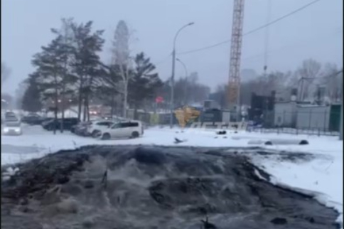 Фекальный фонтан забил у гостиницы River Park в Новосибирске