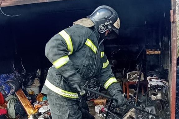 В Новосибирской области тушат масштабный пожар