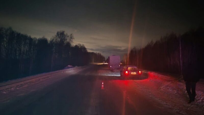 Под Новосибирском водитель Volkswagen погиб в ДТП с грузовиком