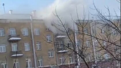 В Новосибирске горит здание технологического колледжа