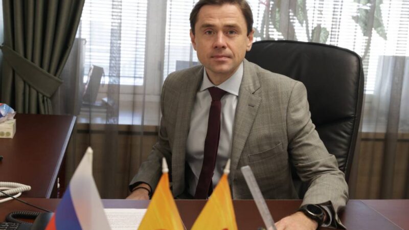 Новосибирский депутат предложил увеличить пособия студентам-родителям до уровня МРОТ