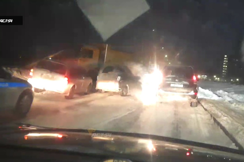 Массовое ДТП с КАМАЗом произошло под Новосибирском