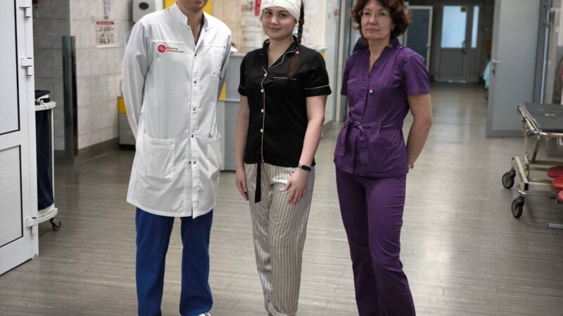 В Новосибирске хирурги удалили девушке опухоль мозга размером с мяч