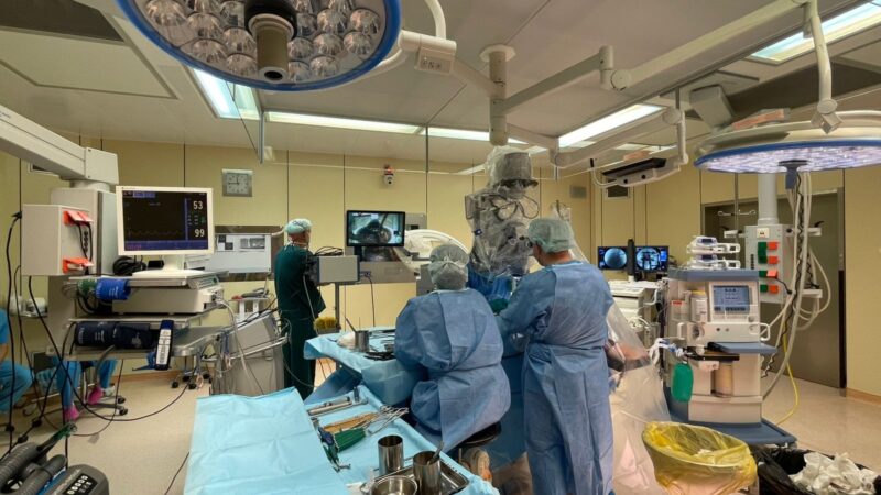 В Новосибирске спасли пациентку с онемением ног