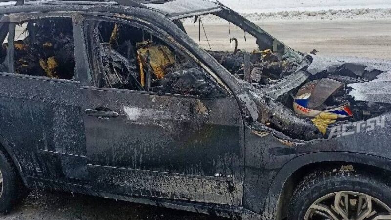 BMW X5 сгорел на автобусной остановке в Новосибирске
