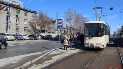 Новосибирцам напомнили о правилах пополнения карты школьника