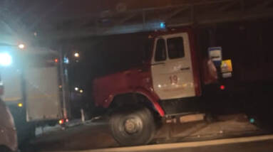 Улицу Волочаевскую в Новосибирске перекрыли из-за пожара