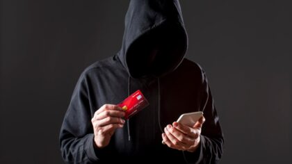 Больше 5000 преступлений в Новосибирске совершили кибермошенники