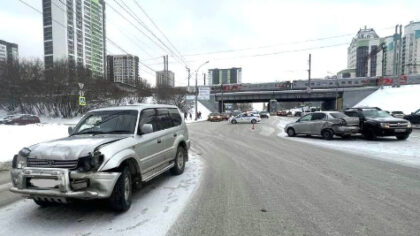 2-летняя девочка пострадала в тройном ДТП в Новосибирске