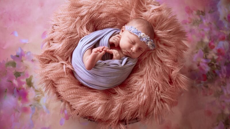 В Новосибирске в 2024 году 163 несовершеннолетние родили детей