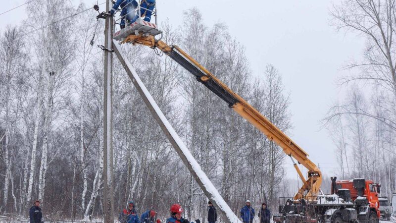 Ураган оборвал ЛЭП в девяти районах Новосибирской области