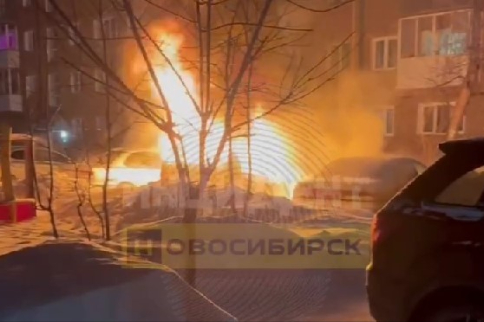 В Новосибирске мужчина пострадал при возгорании автомобиля