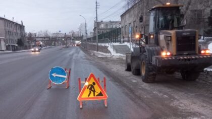 Нехватку дорожных рабочих в Новосибирске компенсируют студенты