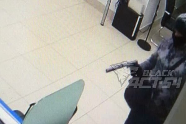 В Новосибирске проверили сотрудниц ограбленного банка