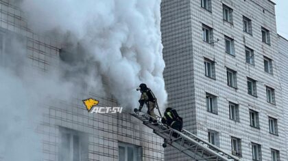 В Новосибирске на Сибиряков-Гвардейцев горит общежитие