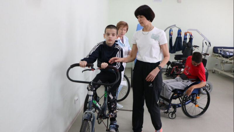 В Новосибирске расширен круг получателей выплат по уходу за детьми-инвалидами