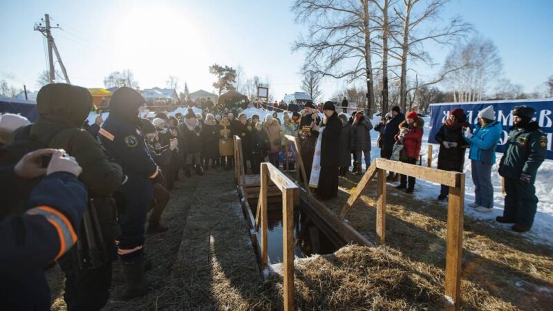В Новосибирске на озере «Жемчужина Сибири» готовятся к Крещению
