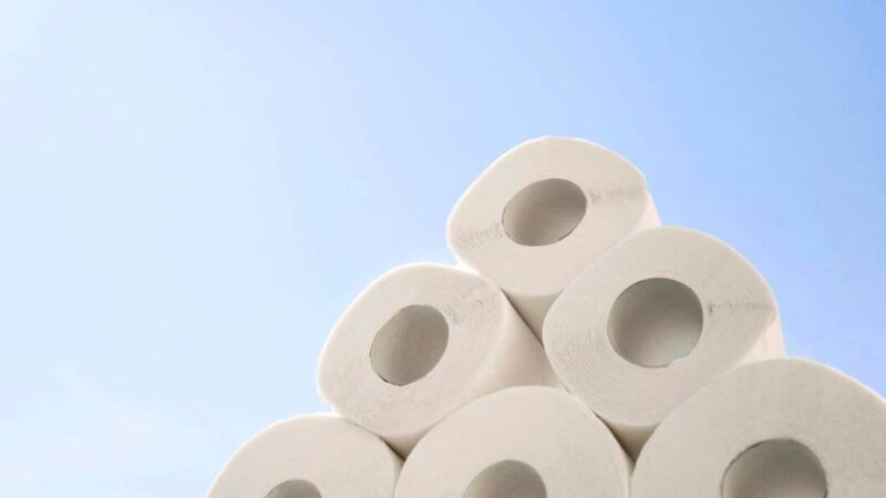 Новосибирцев попросили взять втулки от туалетной бумаги на Крещение