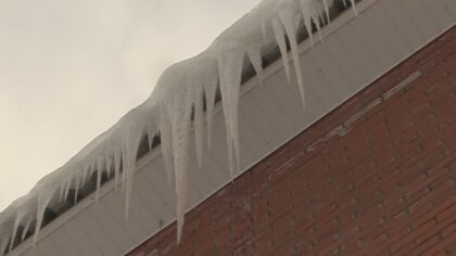 Мэр Новосибирска приказал приготовиться к сходу снежных шапок