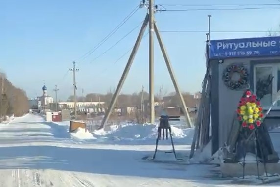 Новосибирские власти взяли под видеоконтроль дорогу на кладбище у Хилка