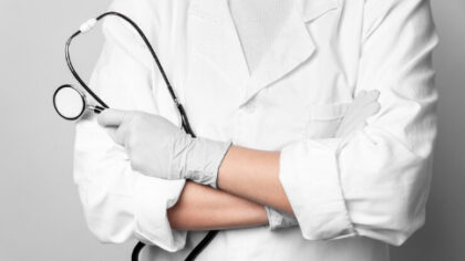 Новосибирская клиника уволила фельдшера за отказ брать сверхурочные