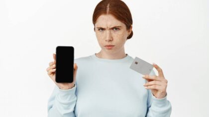 Под Новосибирском женщина отдала 500 тысяч за продление сим-карты