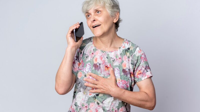 Новосибирская пенсионерка раскусила телефонных мошенников